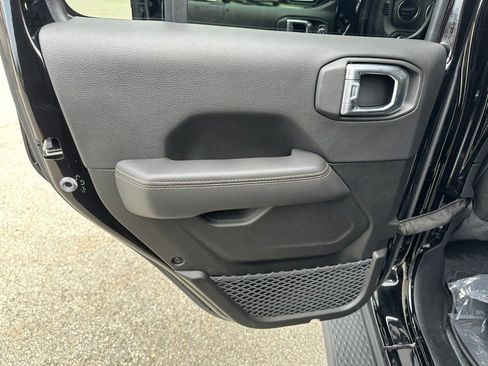 Used 2022 Jeep Gladiator Overland image 15