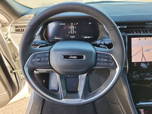 New 2025 Jeep Grand Cherokee Limited AWD/4WD image 17