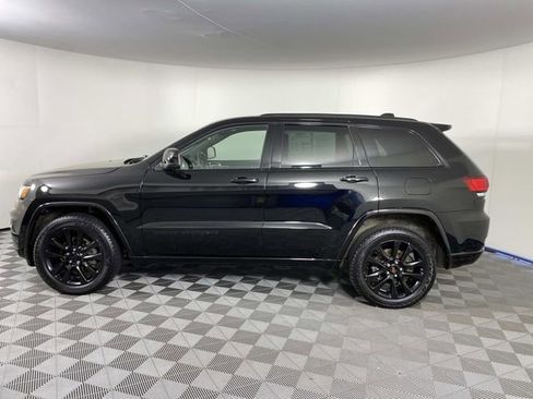 Used 2018 Jeep Grand Cherokee Altitude AWD/4WD image 5