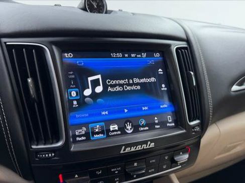 Used 2018 Maserati Levante GranLusso AWD/4WD image 27
