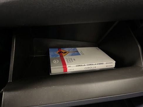 Used 2023 Toyota Corolla SE w/ SE Premium Package image 23