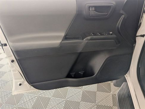 Used 2018 Toyota Tacoma SR w/ SR Convenience Package image 11