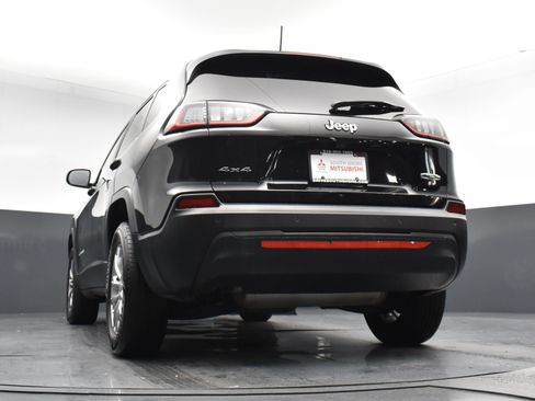 Used 2019 Jeep Cherokee Latitude Plus w/ Cold Weather Group AWD/4WD image 21