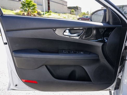 Used 2024 Kia Forte GT-Line image 13