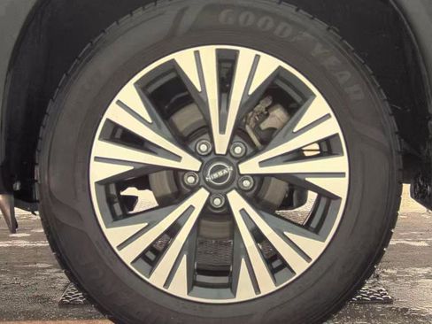 Used 2023 Nissan Rogue SV w/ SV Premium Package image 14