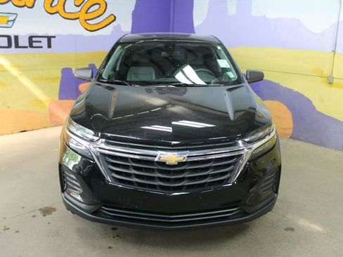 Used 2024 Chevrolet Equinox LS w/ LS Convenience Package AWD/4WD image 3