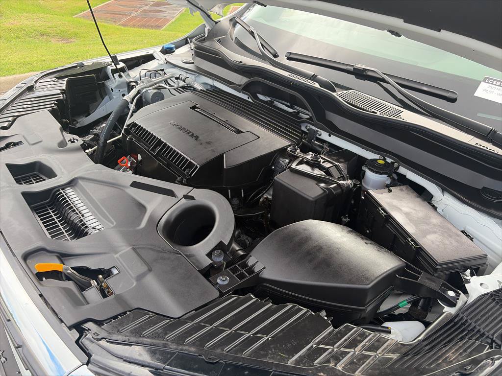 Certified 2025 Honda Pilot Touring image 32