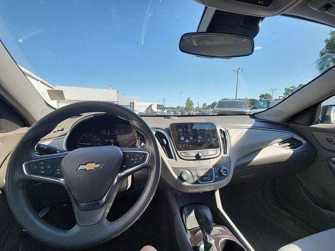 Used 2023 Chevrolet Malibu LS FWD image 17
