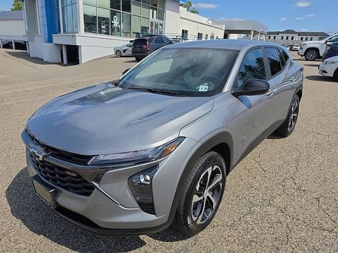Used 2024 Chevrolet Trax RS FWD image 7
