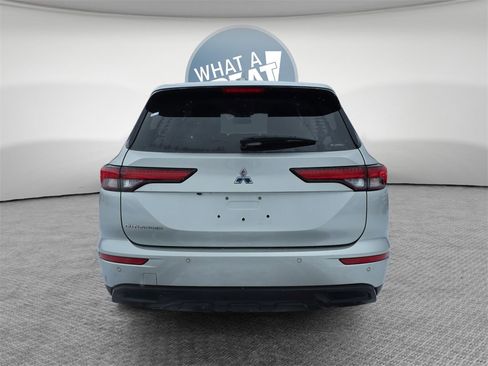 Used 2022 Mitsubishi Outlander ES image 5