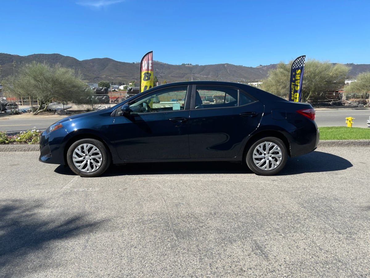 Used 2019 Toyota Corolla LE w/ Carpet Mat Package (TMS) FWD image 9