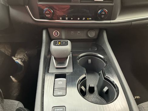 Used 2023 Nissan Rogue SV image 25