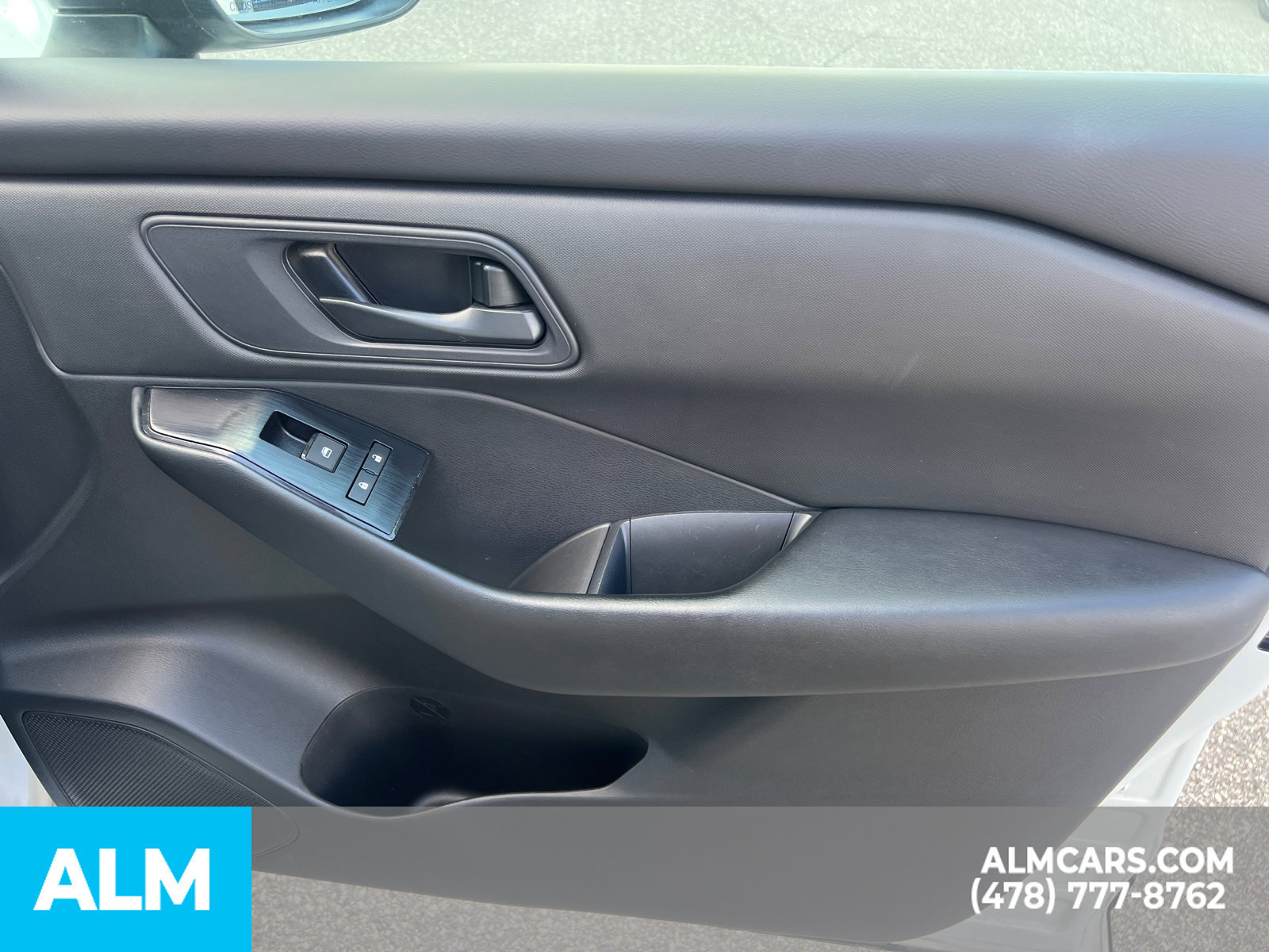 Used 2024 Nissan Rogue S FWD image 16