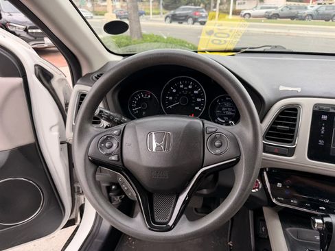 Used 2017 Honda HR-V EX image 16