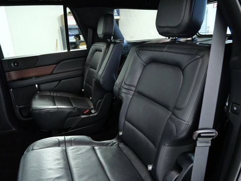Certified 2022 Lincoln Navigator Reserve w/ Monochromatic Package AWD/4WD image 14
