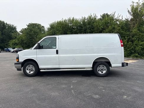 Used 2025 GMC Savana 2500 w/ Driver Convenience Package RWD image 2