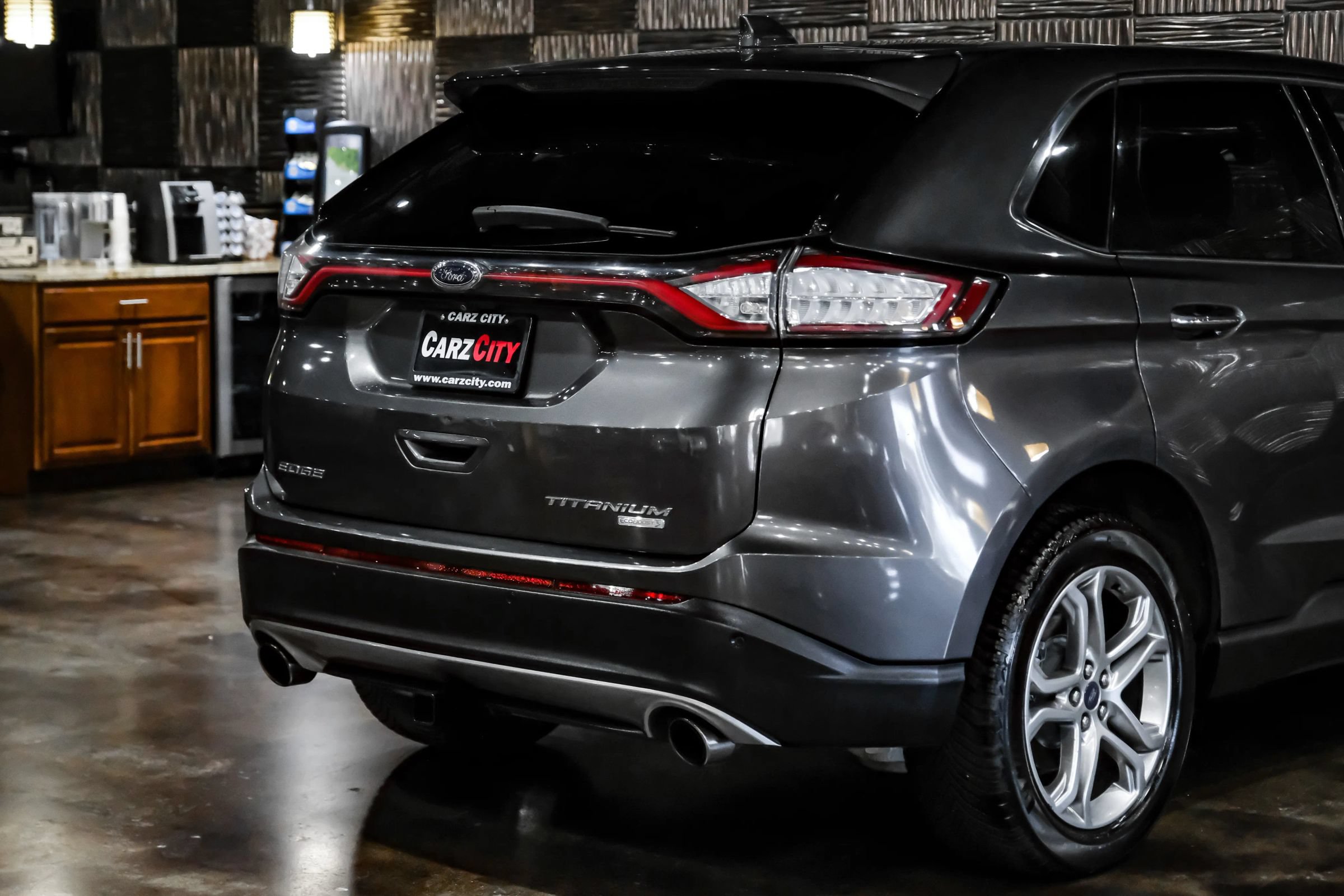 Used 2017 Ford Edge Titanium w/ Equipment Group 301A FWD image 13