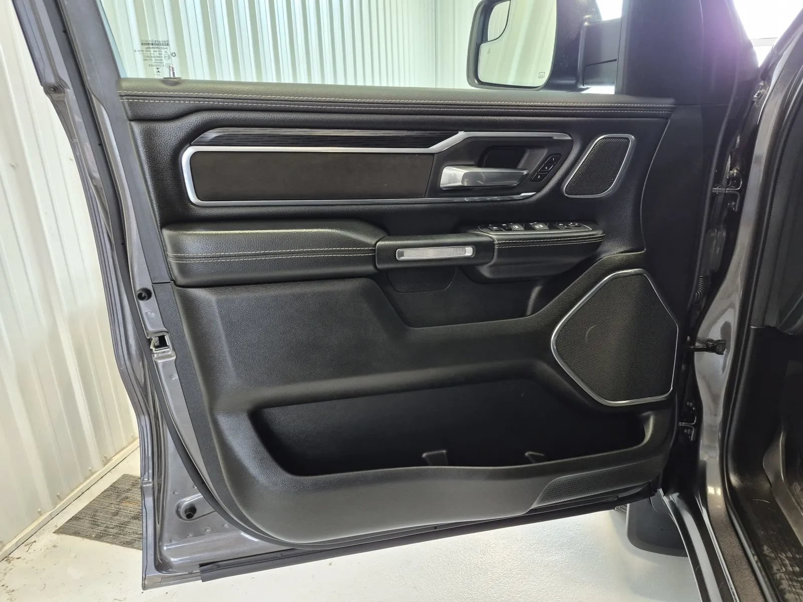 Used 2024 RAM 1500 Laramie AWD/4WD image 8
