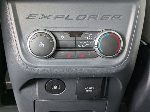 Used 2025 Ford Explorer Platinum w/ Ultimate Package AWD/4WD image 12
