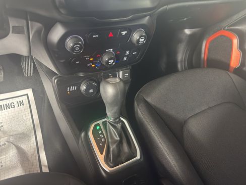 Used 2018 Jeep Renegade Sport w/ Power & Air Group image 25