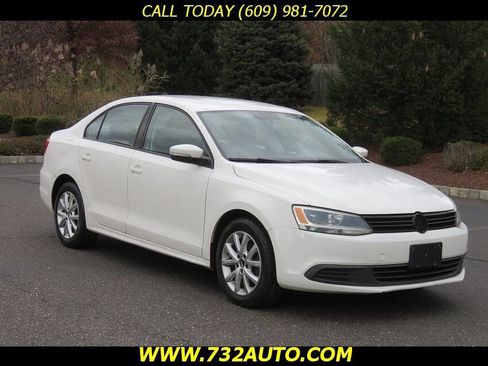 Used 2011 Volkswagen Jetta SE image 3