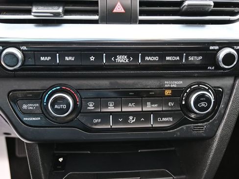 Used 2022 Kia Niro EX Premium w/ Cold Weather Package FWD image 27