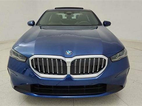 Used 2024 BMW 530i xDrive 530i xDrive w/ Premium Package image 2
