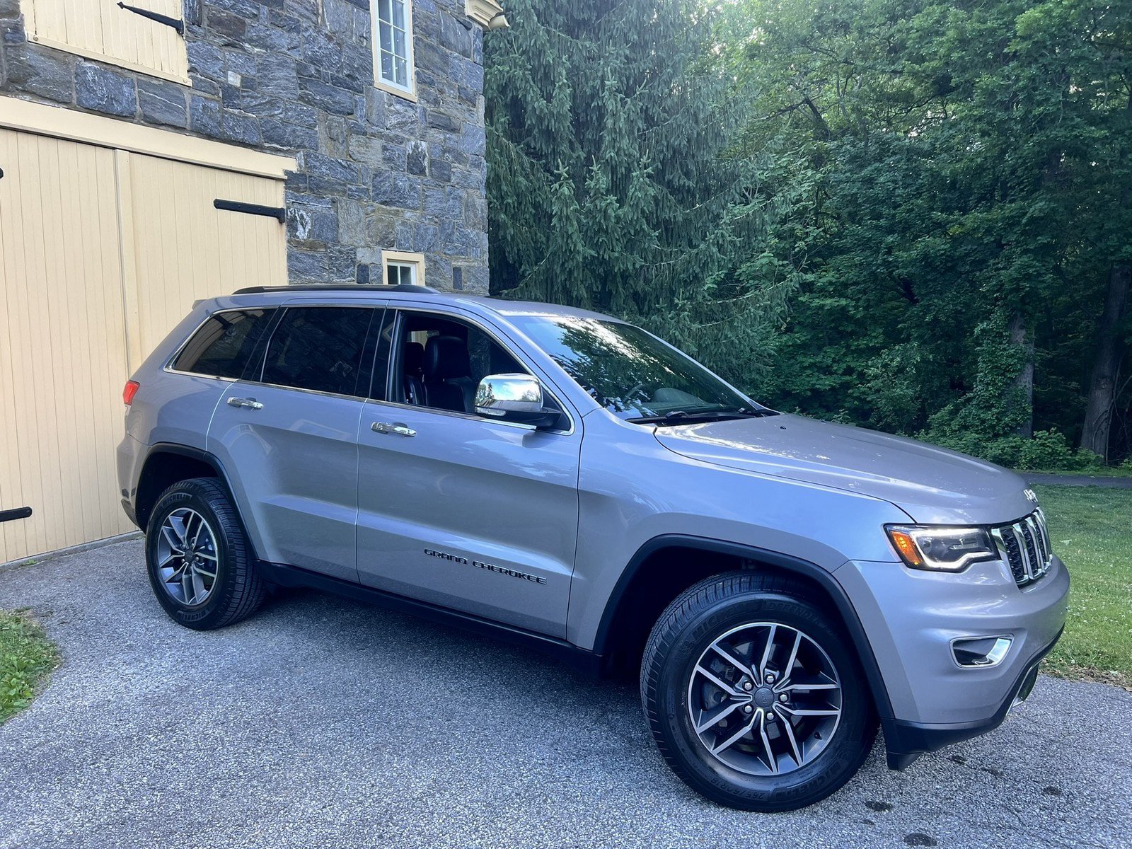 Used 2019 Jeep Grand Cherokee Limited w/ Luxury Group II AWD/4WD image 1
