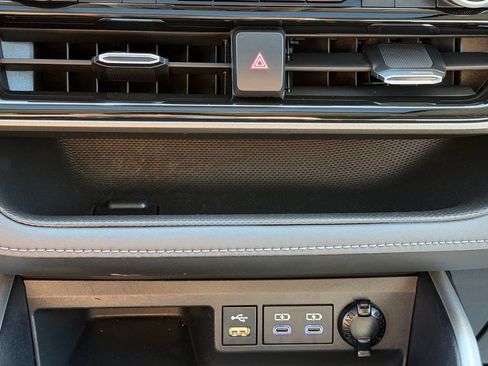 Used 2022 Toyota Highlander XLE AWD/4WD image 22