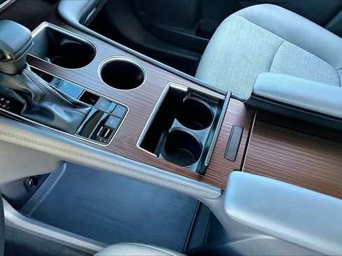 Used 2024 Toyota Sienna LE image 17