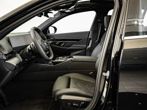 Certified 2025 BMW 530i xDrive image 22