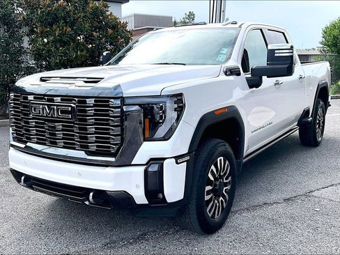 Used 2024 GMC Sierra 2500 Denali Ultimate AWD/4WD image 1