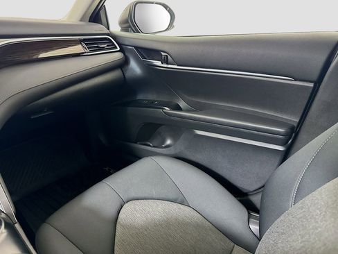 Used 2018 Toyota Camry LE image 20