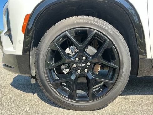 Used 2025 Chevrolet Traverse RS AWD/4WD image 14