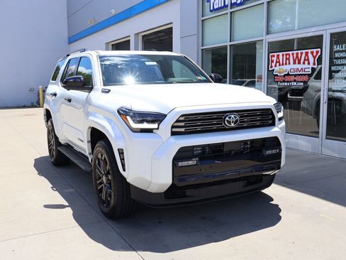 Used 2026 Toyota 4Runner Platinum AWD/4WD image 2