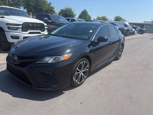 Used 2019 Toyota Camry SE FWD image 5