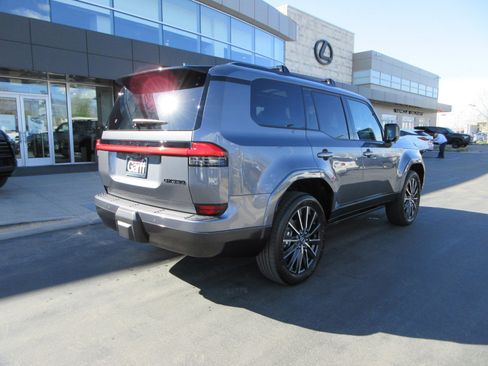 Used 2026 Lexus GX 550 w/ Accessory Package (2T) image 9