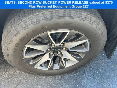 Used 2022 Chevrolet Tahoe Z71 w/ Luxury Package AWD/4WD image 6