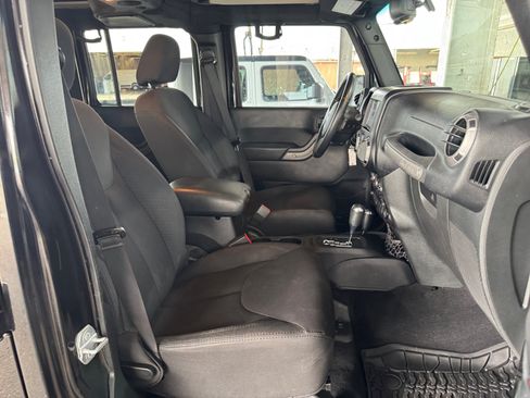 Used 2015 Jeep Wrangler Unlimited Sport w/ Quick Order Package 24S AWD/4WD image 26