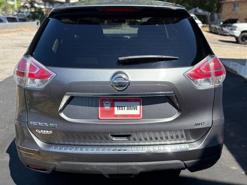 Used 2015 Nissan Rogue S w/ S Family Package image 5