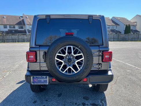 Used 2025 Jeep Wrangler Unlimited Sahara AWD/4WD image 9