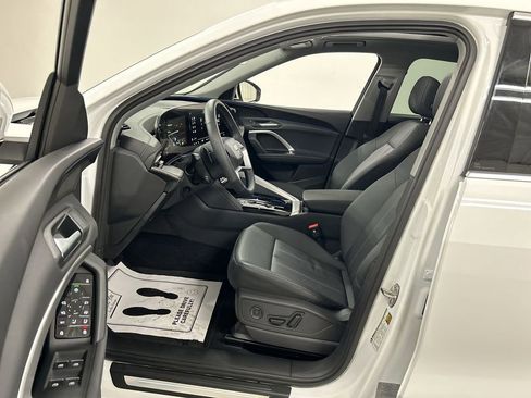 Used 2025 Audi Q5 Premium w/ Convenience Package image 9