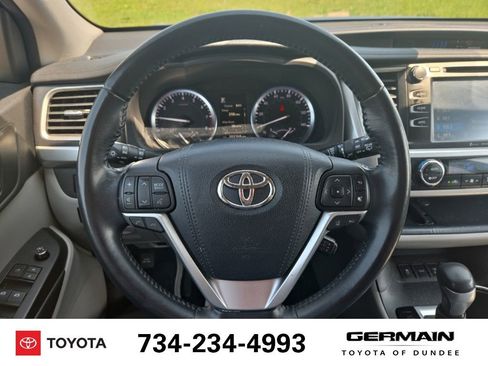 Used 2017 Toyota Highlander XLE w/ Carpet Mat Package AWD/4WD image 20