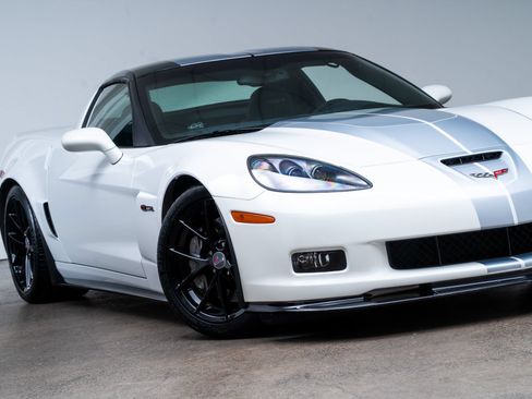 Used 2013 Chevrolet Corvette Z06 RWD image 2