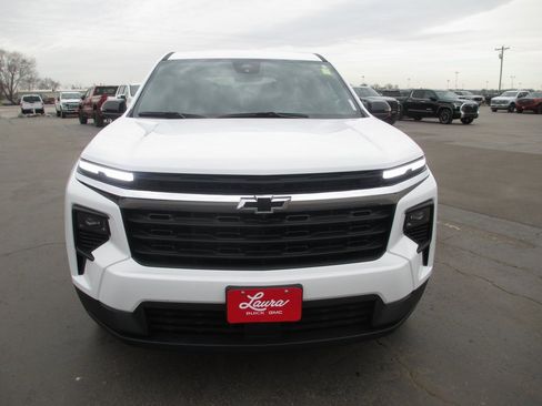 Used 2024 Chevrolet Traverse LS image 11
