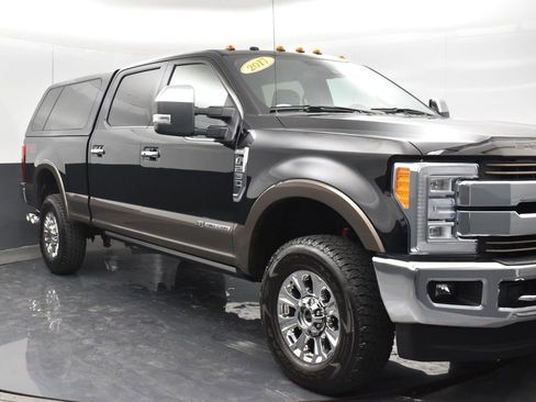 Used 2017 Ford F250 King Ranch w/ King Ranch Ultimate Package AWD/4WD image 9