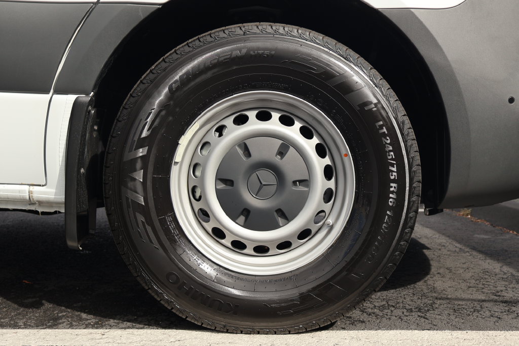 New 2025 Mercedes-Benz eSprinter 170 Cargo image 9