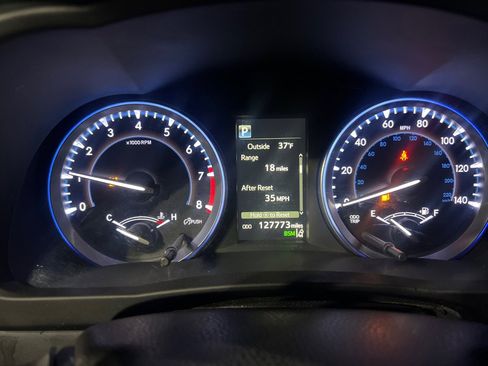 Used 2017 Toyota Highlander SE image 29