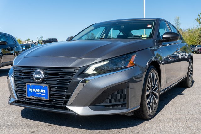 Used 2024 Nissan Altima 2.5 SV FWD image 2