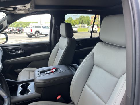 Used 2023 GMC Yukon SLT w/ SLT Premium Package AWD/4WD image 4